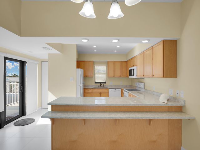 799 W Ocean Dr Unit 304, Key Colony, FL 33051