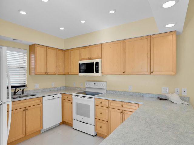 799 W Ocean Dr Unit 304, Key Colony, FL 33051