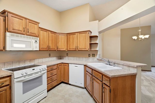 6907 N HAMILTON St, Spokane, WA 99208