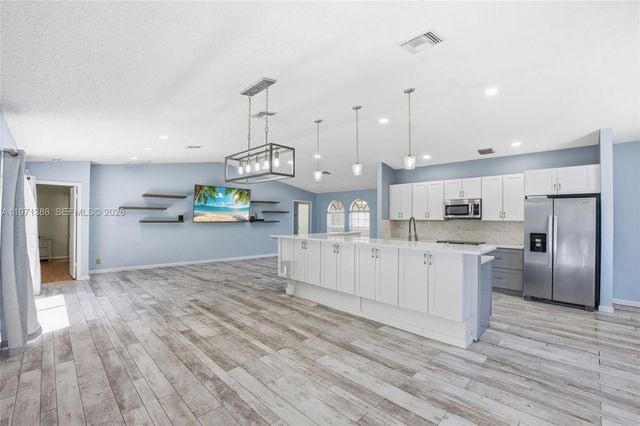 3810 NW 58th St, Coconut Creek, FL 33073