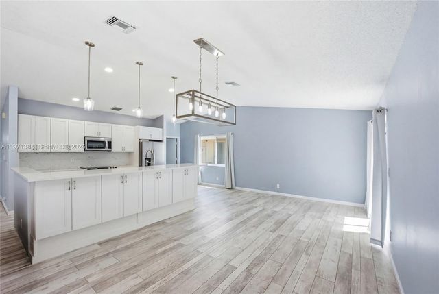 3810 NW 58th St, Coconut Creek, FL 33073