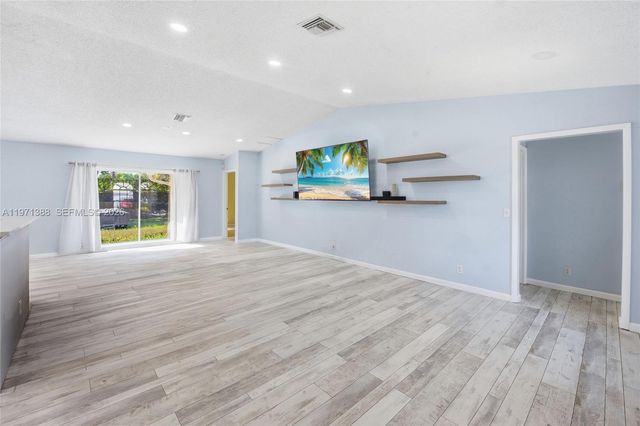 3810 NW 58th St, Coconut Creek, FL 33073