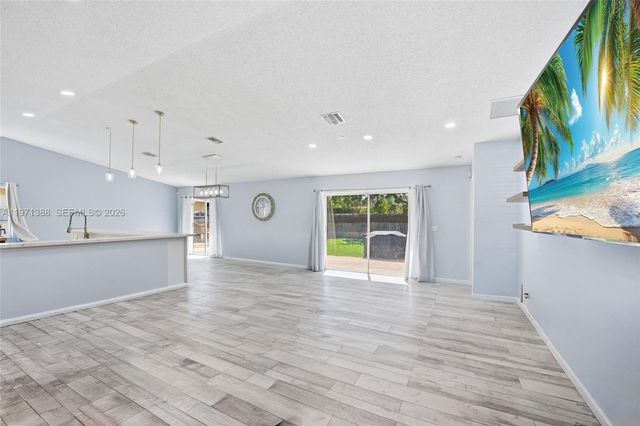 3810 NW 58th St, Coconut Creek, FL 33073