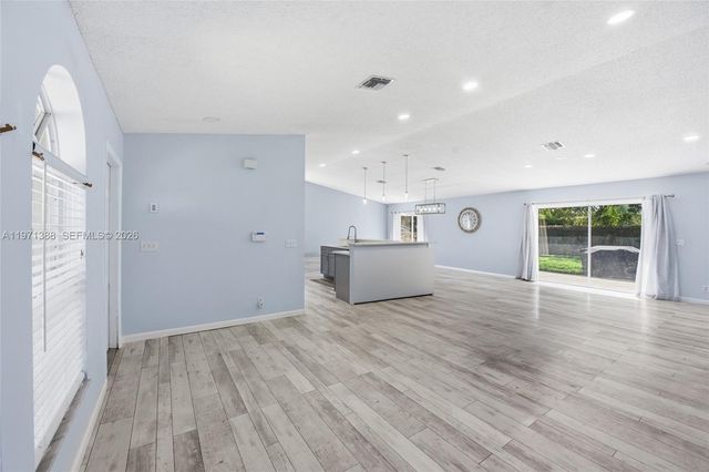 3810 NW 58th St, Coconut Creek, FL 33073