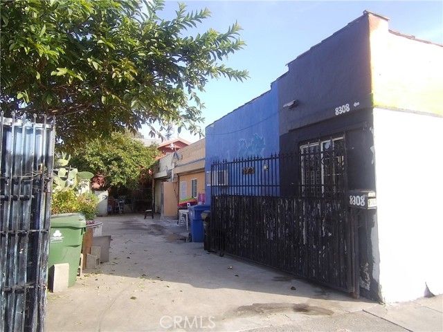 8310 S Broadway, Los Angeles, CA 90003