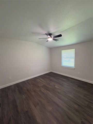 55 Periwinkle Court, Lake Jackson, TX 77566
