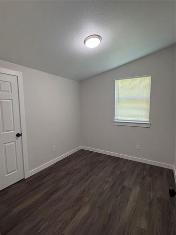 55 Periwinkle Court, Lake Jackson, TX 77566