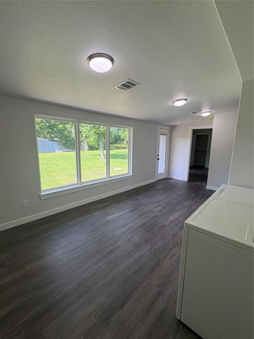 55 Periwinkle Court, Lake Jackson, TX 77566