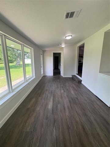 55 Periwinkle Court, Lake Jackson, TX 77566