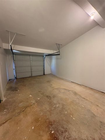 55 Periwinkle Court, Lake Jackson, TX 77566