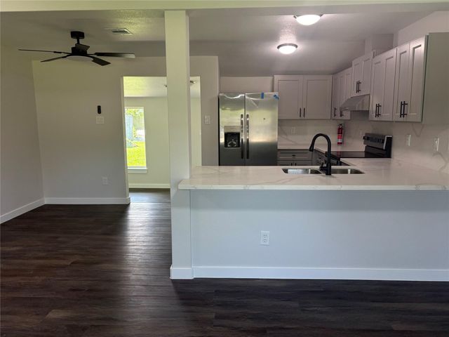 55 Periwinkle Court, Lake Jackson, TX 77566