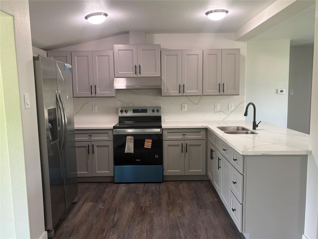 55 Periwinkle Court, Lake Jackson, TX 77566