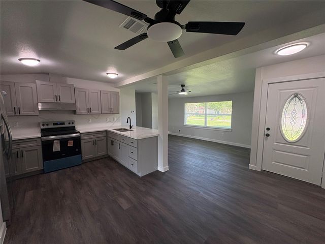 55 Periwinkle Court, Lake Jackson, TX 77566