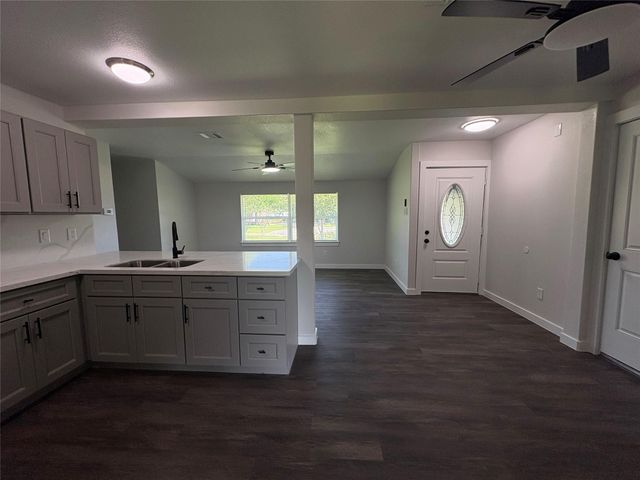 55 Periwinkle Court, Lake Jackson, TX 77566