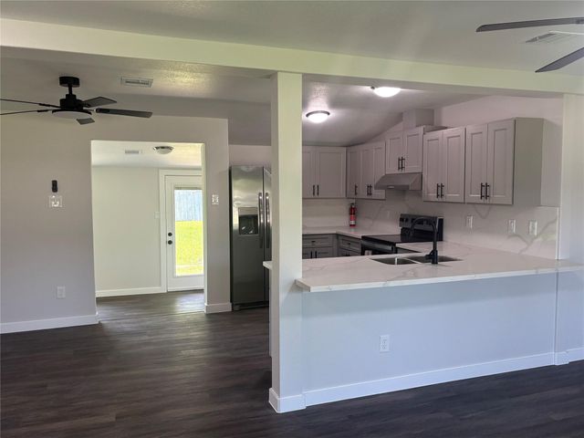 55 Periwinkle Court, Lake Jackson, TX 77566