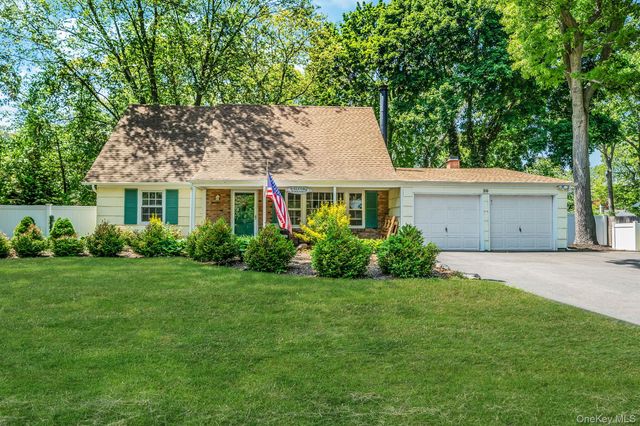 20 Wintergreen Drive, Coram, NY 11727