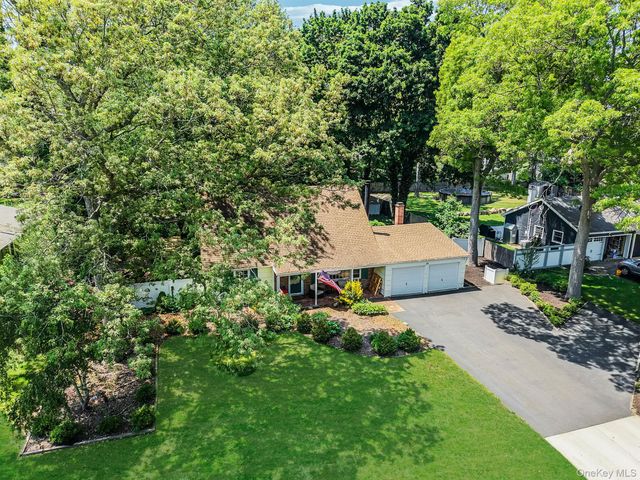 20 Wintergreen Drive, Coram, NY 11727