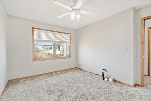 140 35th St Drive SE 3, Cedar Rapids, IA 52403