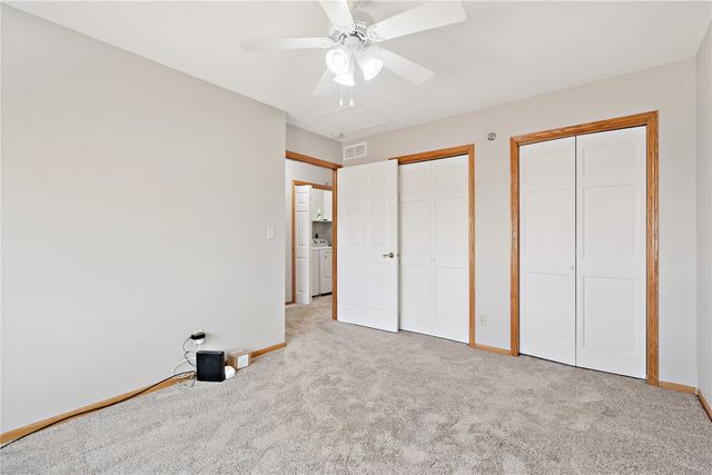 140 35th St Drive SE 3, Cedar Rapids, IA 52403