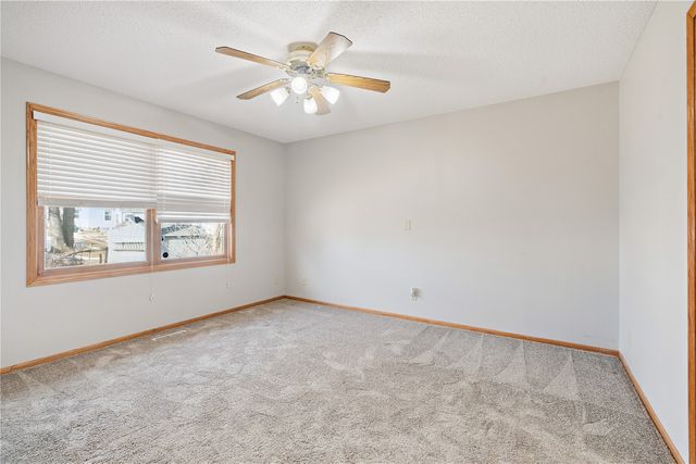 140 35th St Drive SE 3, Cedar Rapids, IA 52403