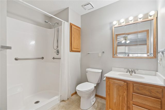 140 35th St Drive SE 3, Cedar Rapids, IA 52403