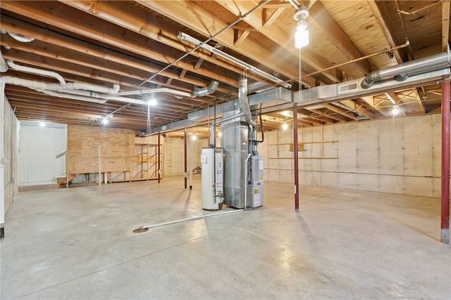 140 35th St Drive SE 3, Cedar Rapids, IA 52403