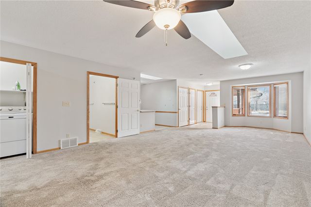 140 35th St Drive SE 3, Cedar Rapids, IA 52403