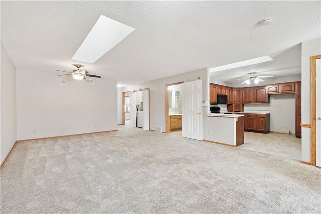 140 35th St Drive SE 3, Cedar Rapids, IA 52403