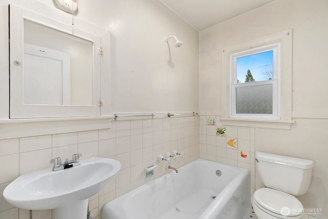 4052 44th Avenue SW, Seattle, WA 98116