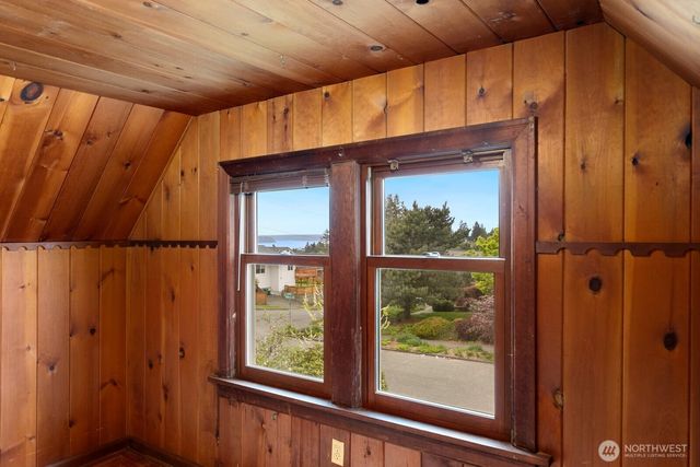 4052 44th Avenue SW, Seattle, WA 98116