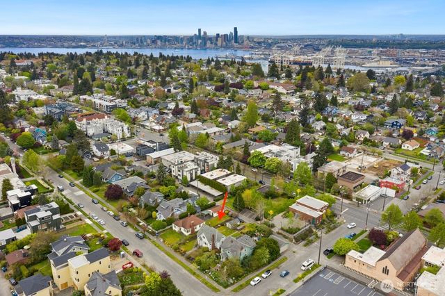 4052 44th Avenue SW, Seattle, WA 98116