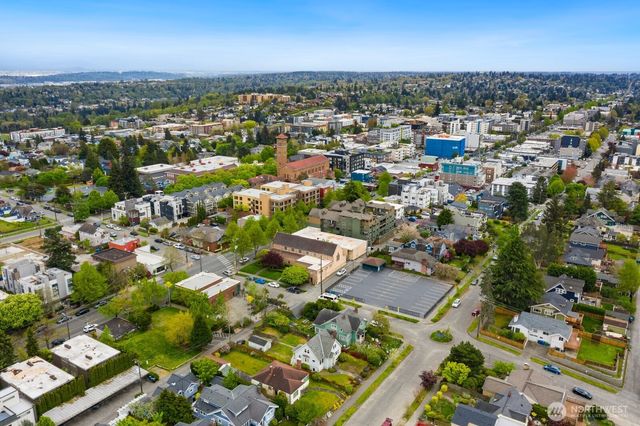 4052 44th Avenue SW, Seattle, WA 98116