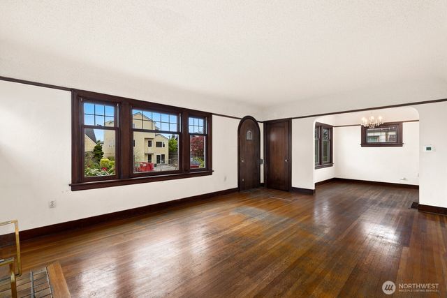 4052 44th Avenue SW, Seattle, WA 98116