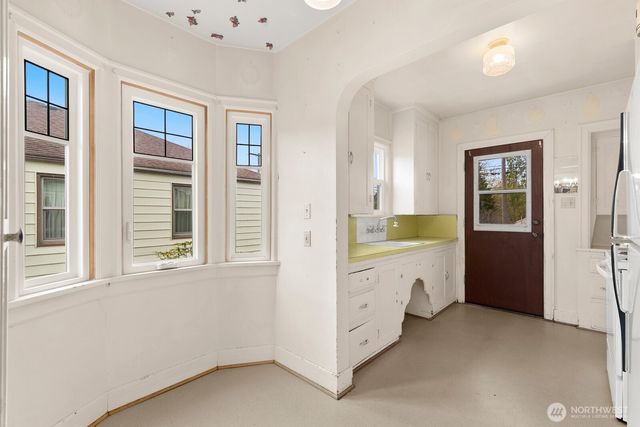 4052 44th Avenue SW, Seattle, WA 98116