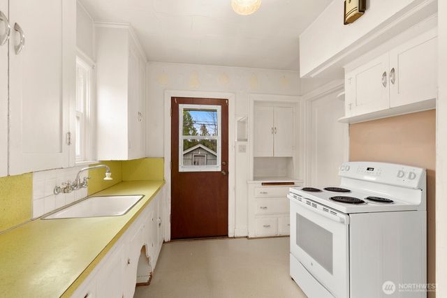 4052 44th Avenue SW, Seattle, WA 98116