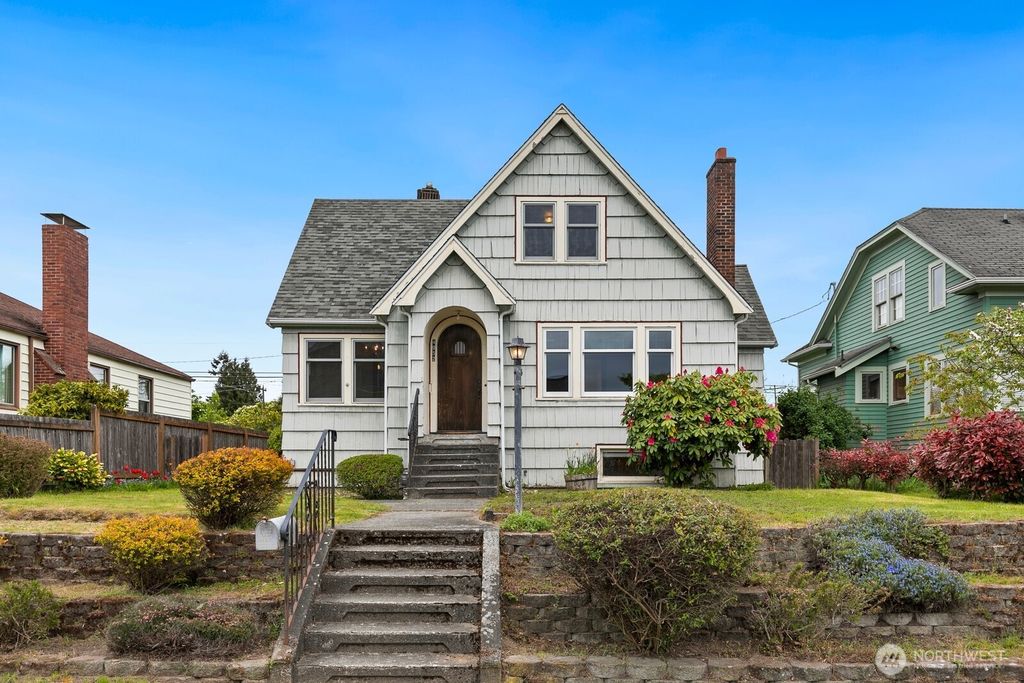 4052 44th Avenue SW, Seattle, WA 98116