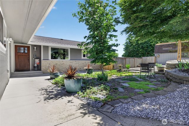 8523 67th Avenue Ct E, Puyallup, WA 98371