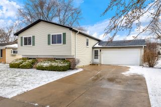1006 Foxworth Boulevard, Lombard, IL 60148