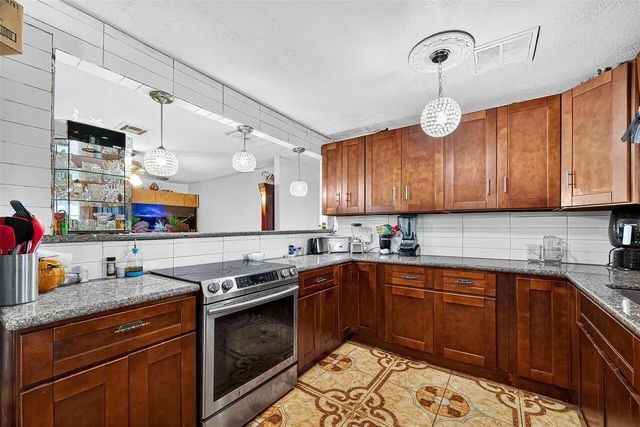 5006 Ridge Creek Circle, Houston, TX 77053