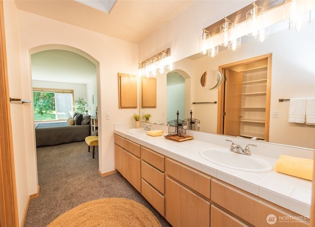 292 Foursome Drive, Sequim, WA 98382