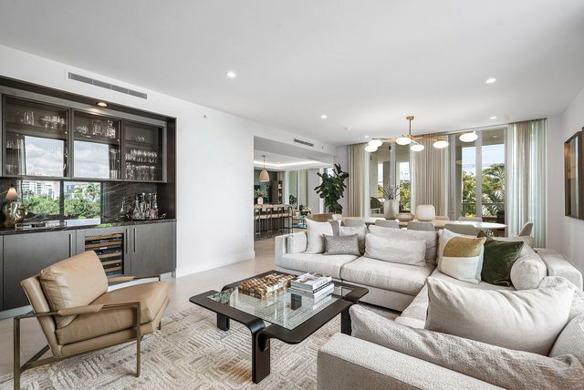 475 E ROYAL PALM Road 306, Boca Raton, FL 33432