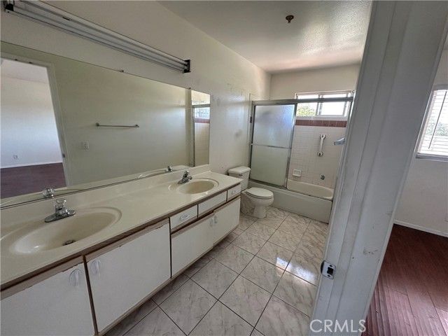 21041 Gault C, Canoga Park (los Angeles), CA 91303