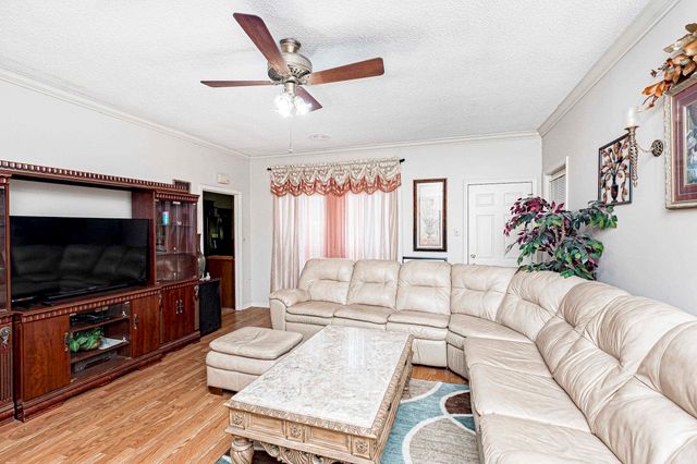 12111 N Lake Sherwood Ave, Baton Rouge, LA 70816