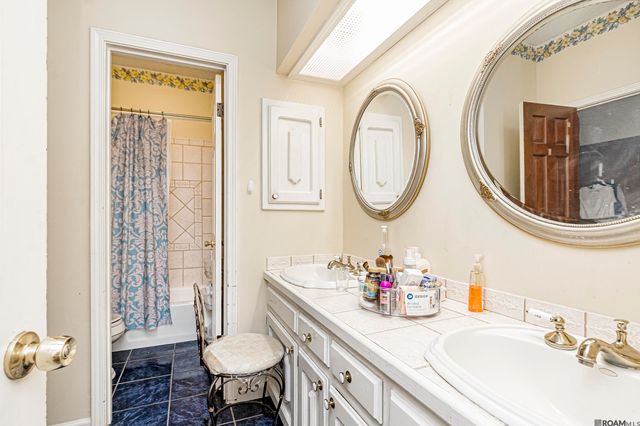 12111 N Lake Sherwood Ave, Baton Rouge, LA 70816