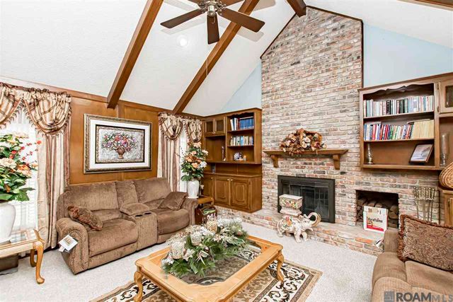 12111 N Lake Sherwood Ave, Baton Rouge, LA 70816