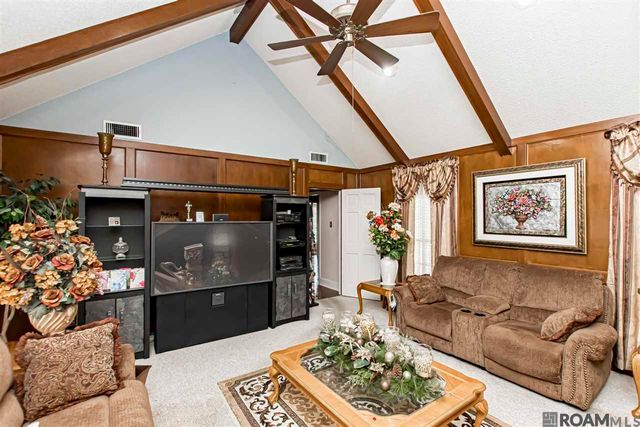 12111 N Lake Sherwood Ave, Baton Rouge, LA 70816