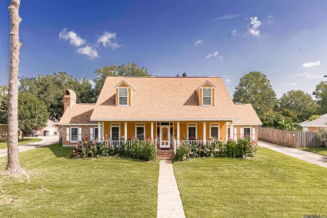 12111 N Lake Sherwood Ave, Baton Rouge, LA 70816