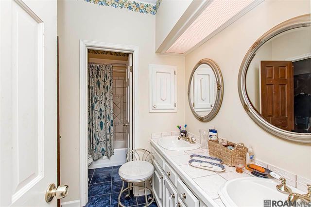 12111 N Lake Sherwood Ave, Baton Rouge, LA 70816