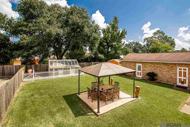 12111 N Lake Sherwood Ave, Baton Rouge, LA 70816