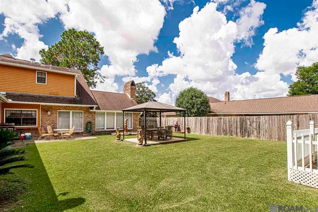 12111 N Lake Sherwood Ave, Baton Rouge, LA 70816